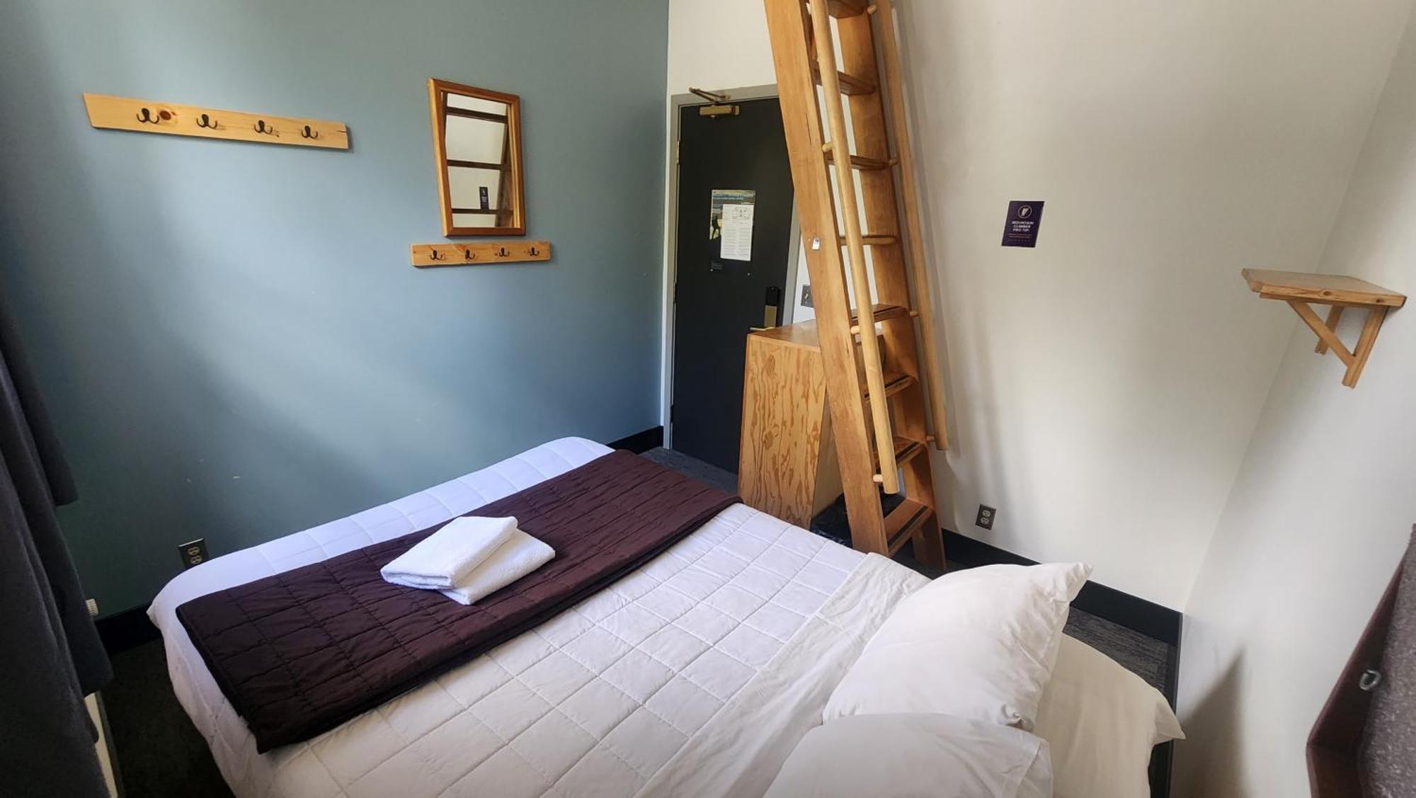 Hi Lake Louise Alpine Centre - Hostel Exterior photo